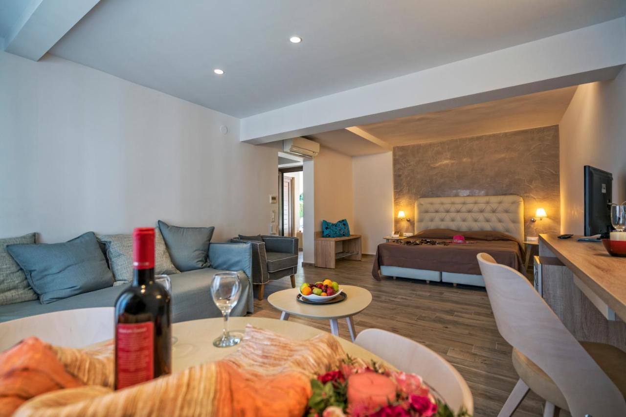 Lagomandra Beach Hotel 외부 사진