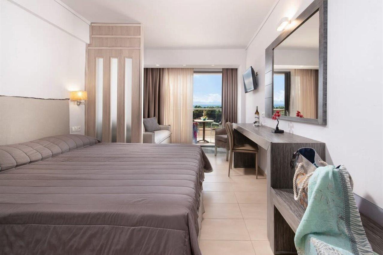 Lagomandra Beach Hotel 외부 사진