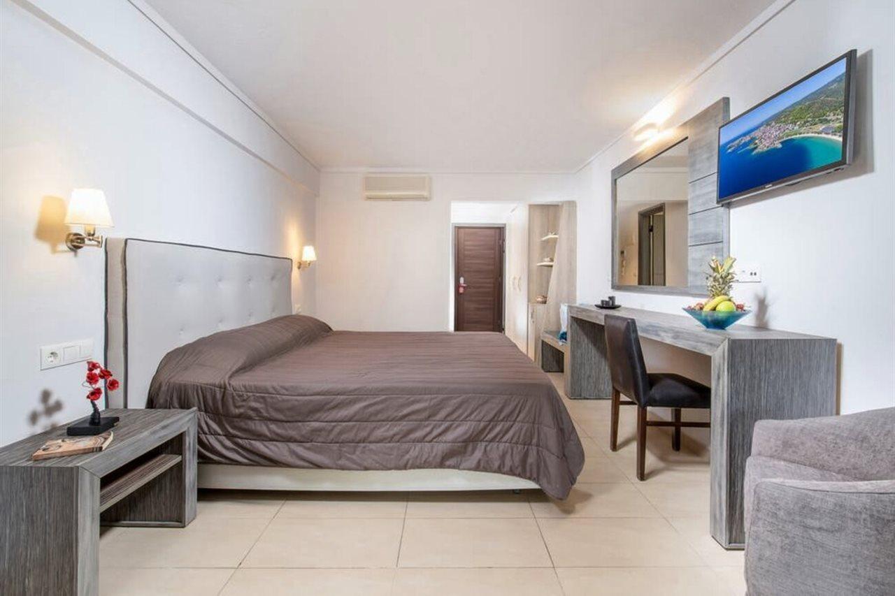 Lagomandra Beach Hotel 외부 사진