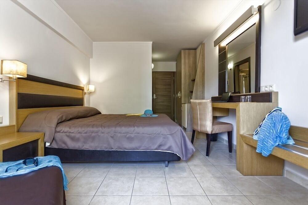 Lagomandra Beach Hotel 외부 사진