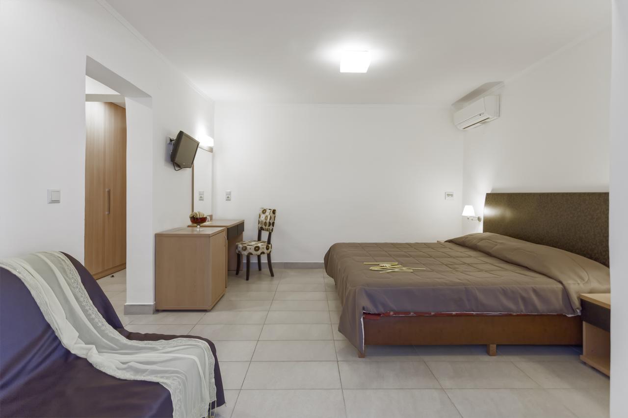 Lagomandra Beach Hotel 외부 사진